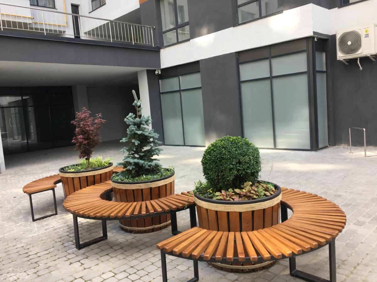 4-Room Jacuzzi Apartment Lviv Kültér fotó