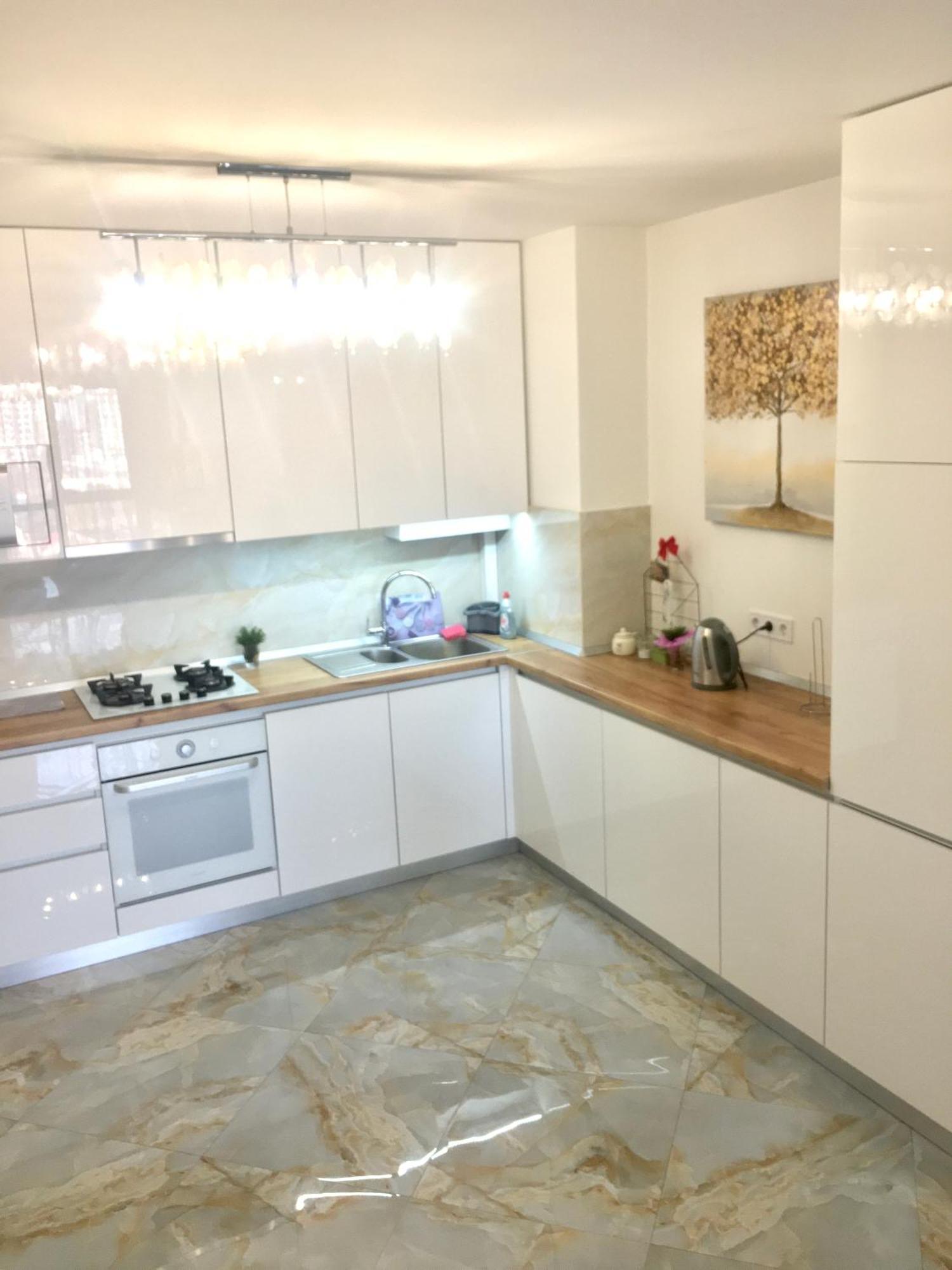 4-Room Jacuzzi Apartment Lviv Kültér fotó