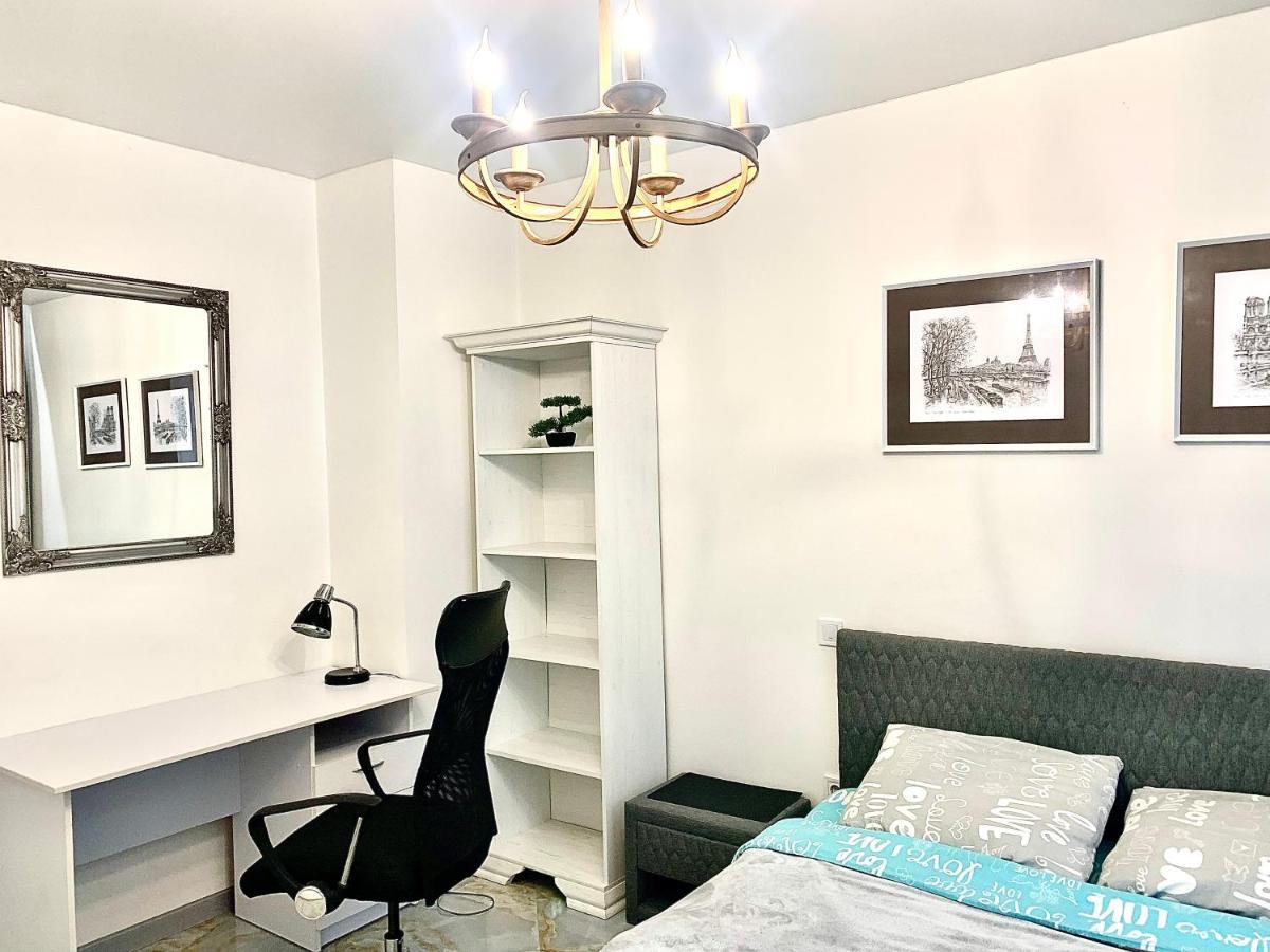 4-Room Jacuzzi Apartment Lviv Kültér fotó