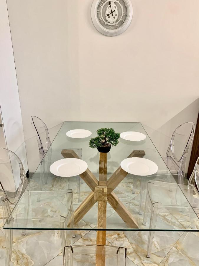 4-Room Jacuzzi Apartment Lviv Kültér fotó