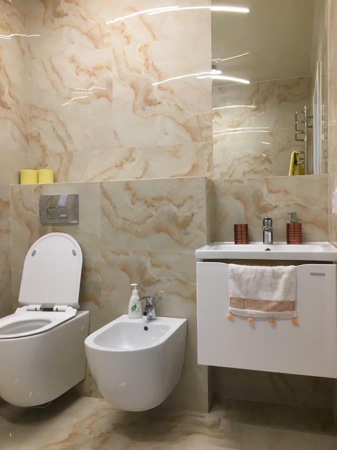 4-Room Jacuzzi Apartment Lviv Kültér fotó
