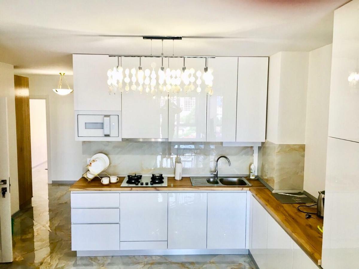 4-Room Jacuzzi Apartment Lviv Kültér fotó