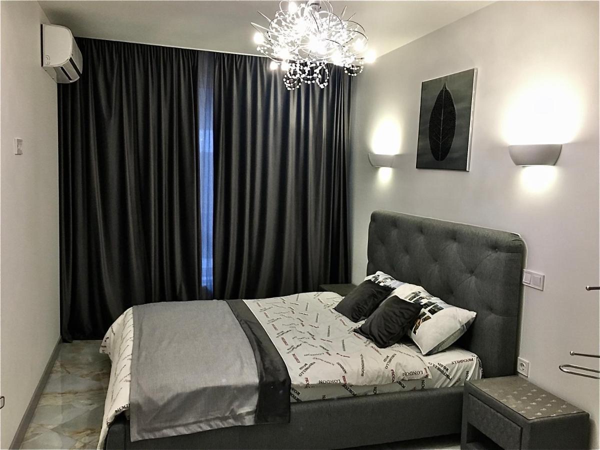 4-Room Jacuzzi Apartment Lviv Kültér fotó